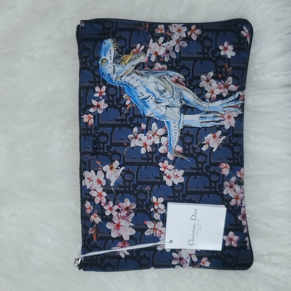 SOLD‼️⭐️RARE⭐️NWT DIOR X Hajime Sorayama Limited Edition Pochette